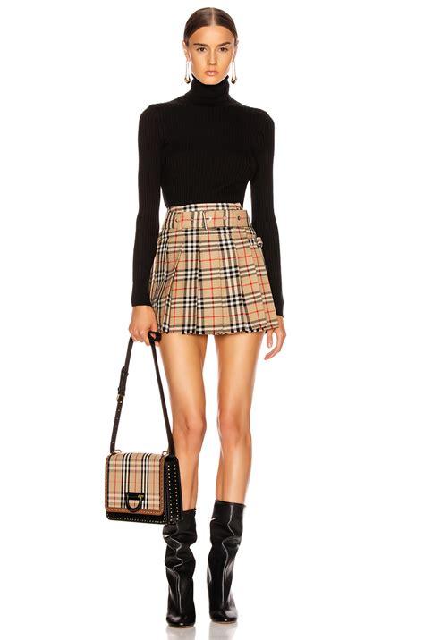 Vintage Burberry Skirt Outfit Ideas 